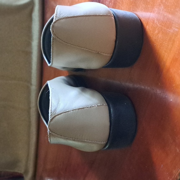 Last Chance! Will Be Pulling Soon!Aerosoles black/tan shoes - Picture 6 of 6